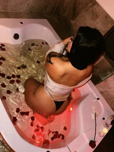 Seraphyne666のRed room valentines mood BIGASS BIGTITSの 5枚の写真