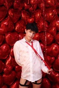 Axel__Evans “That they love me like this, with kisses and without fear 💌” รูป 