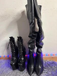 GraceWallace_のHeels and boots 👠👢の 3枚の写真