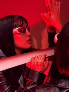 LilithVibe_HOW DOES THE RED LOOK ON THIS DEVIL?图片 8