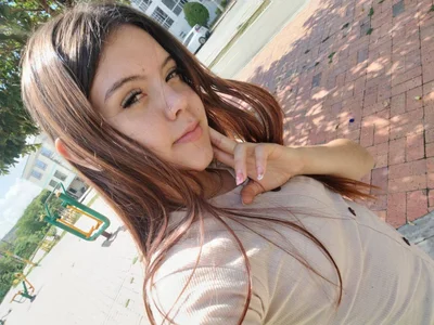 MarianaScott_ brown eyes  3টি ছবি