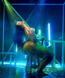 Amanda-Cruz ⭐ Deluxe Pic 3