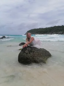 Liana_MilfHot I'm so different Pic 4