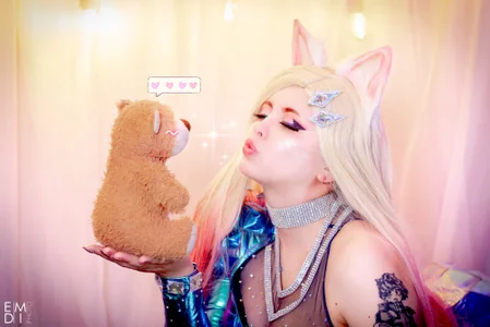 AlyssaRomanova Ahri - K/DA All out 🎶 Gambar 4