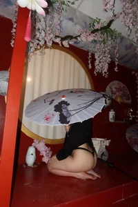 400K 💕 de Asian_Asami  9 photos