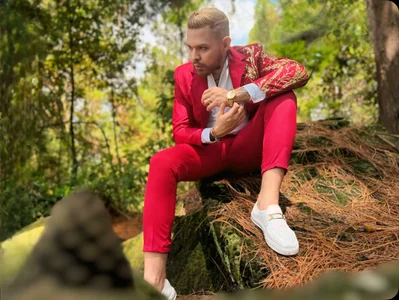 Adil_aminn What if we escape together here? зображення 9