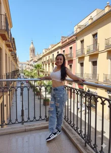 BadraSaadi “Another year older… and even hotter 😘 Happy birthday to me! 🎈” Bilde 2