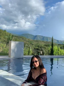 Meghan320 Pool Day Pic