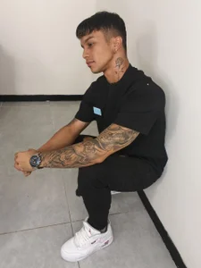 Leonard_Price elegant and casual зображення 4