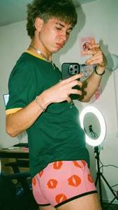 kaelwolf_tayYou kiss me Bild 2