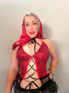 blondehorny69 caperucita Foto 2