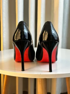 missmegann This is how I walk… straight into your fantasies Foto 2