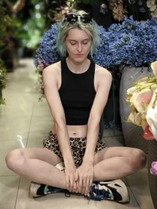 Lea_Elfie The flowers are as soft as my pussy 사진 3