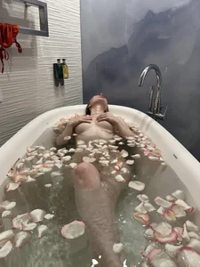 CharlotteWells Happy birthday. I'm 31, I'll be glad to accept congratulations 🥳🎁💐💸 Pic 6