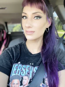 Queen-Ella Public Pic 4