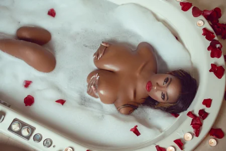 MiaPersie Hot shower Pic 3