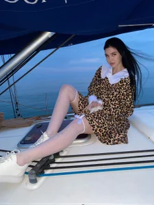 unexpected_kisss long black hair Pic