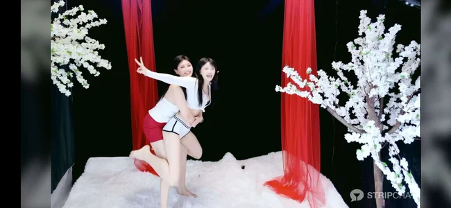 Banana-Milk69 姐妹花 Pic 6