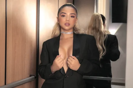 ChloePreston_ Elevator Immagine  2