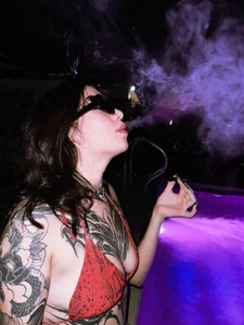 VanessaBlackrose And smoke pool to have fun! зображення 5