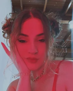 Victoria_Frostt How do I look in red? Pic