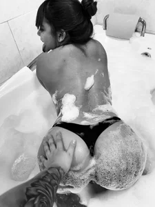 megan_fox888Sexy jacuzzi Bild 3