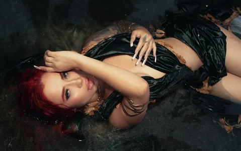 MadelineFox Submerged Fire Pic 5