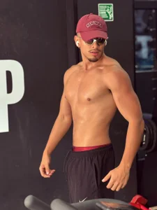 Aaronfox_x working on me Hình