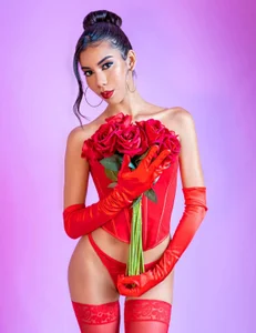 BellaHarpeer The red muse💖 Billede 2