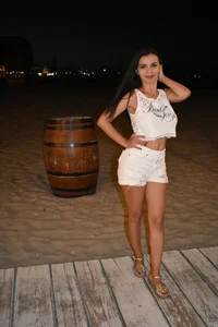 juliahayessxx juliahayes in holiday Pic 2