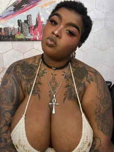 Anaa_Fuentess All the world pays attention to my body💦 Pic 4