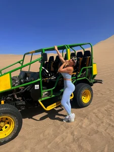 Lizz_Tayler Desert Pic 2