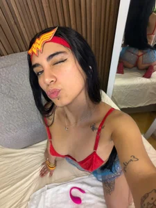 isabella_cooper9 🦸🏻‍♀️ Saving the World with a Little Bit of my Sweetness 💥 - {count, plural, one {תמונה אחת} two {שתי תמונות} many {# תמונות} other {# תמונות}}