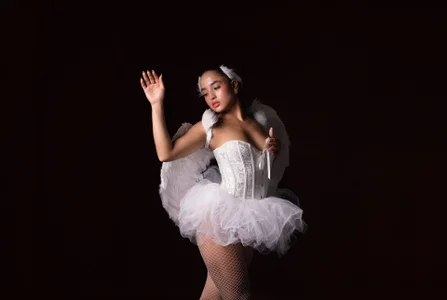 Emma_Thompssonn Angel Vibes Pic 3
