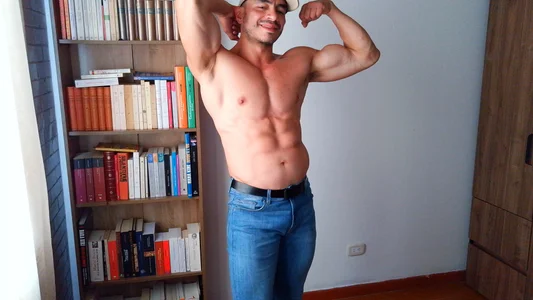 TheOnlyJoshAdams Josh at home Foto 4