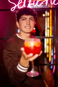 TylerWhite_ Smiles, cups and sins зображення 2