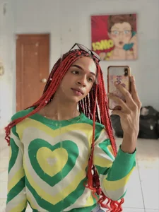 DakotaRosee Sunday in home. Pic