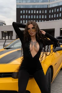 MarlynRobertsen 💛Fast Cars & Bad Ideas💛 Pic