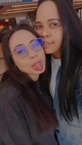 Starting our vacation 🛩️🍸😎 de naughtylesbians__ Foto