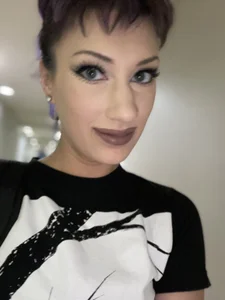 Queen-Ella Public Pic 3