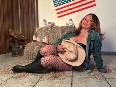 Sexy_Valeshca 🤠💥 The perfect combination: boots, hat and attitude ❤️ Billede 4