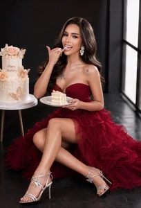Elena_Caviarの🥳🎂の 2枚の写真
