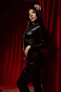 Halley_Ravenn: YOUR QUEEN👑 ( 3 фото)