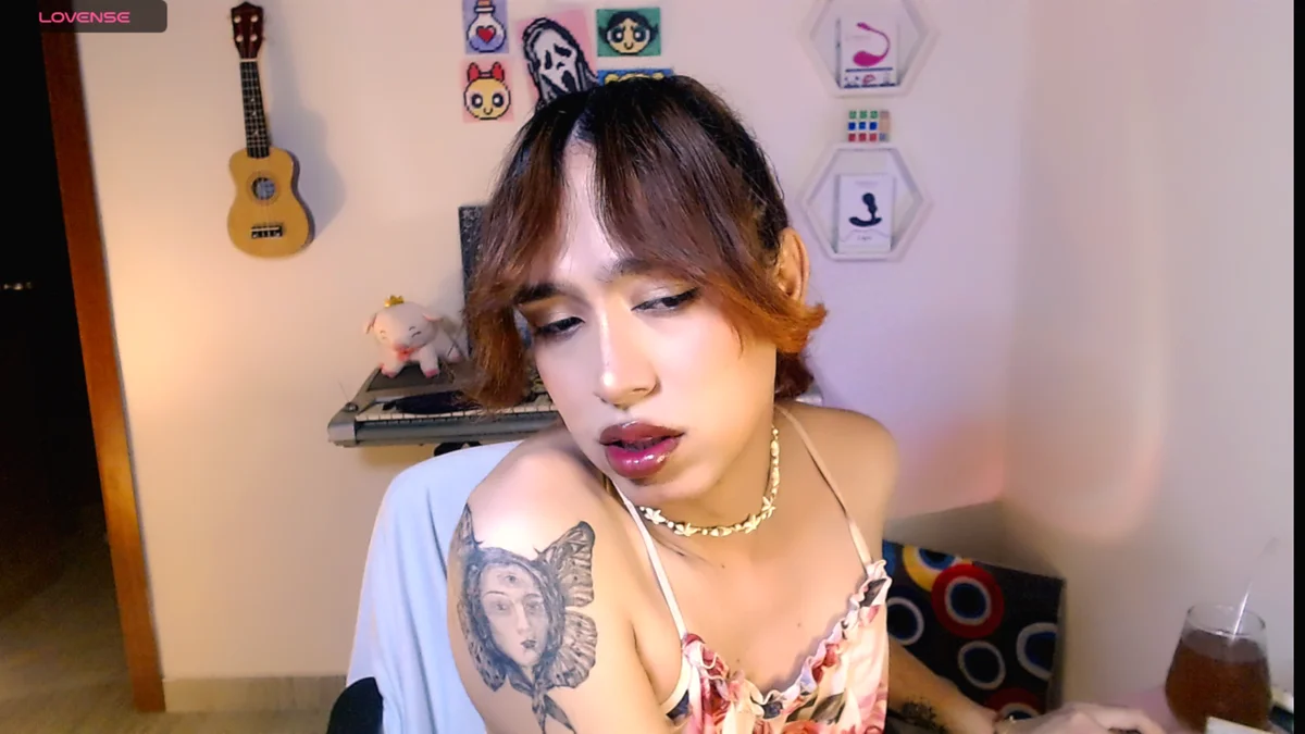 Трендове зображення  8287 AdelineEsposito