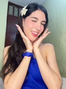 Emily-hottsonDO U LIKE MY COLOR? 🍓❤️‍🔥图片