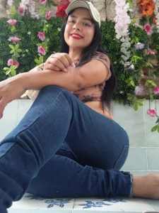 AliaAsad Can you guess which part of me wants you to look at it first? 🥵 Pic