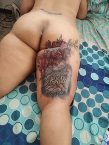 camile_milf I don't like tattoos, I did it to hide a defect that I have in one leg , Other tattos I didby "Token Pic 3