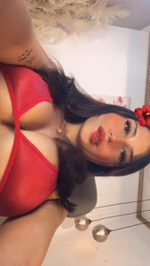 KateOwens_ Today I felt too dangerous not to take photos👀 Immagine 