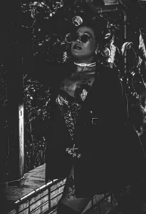 tsviolett The black lady Pic