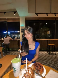 lunawackerのdate luna in publicの 2枚の写真